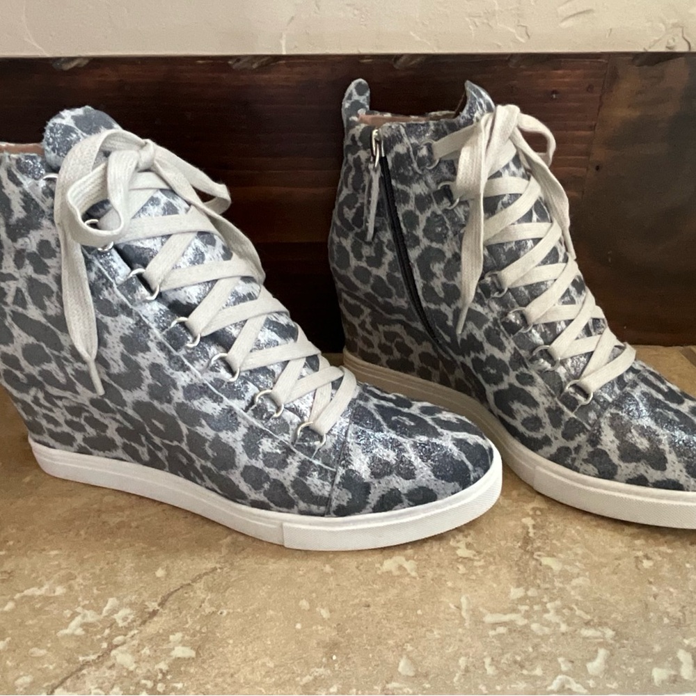 Price Drop๐ Linea Paolo Fenton Leopard Wedge Sneaker Like NEW! - Picture 6 of 11